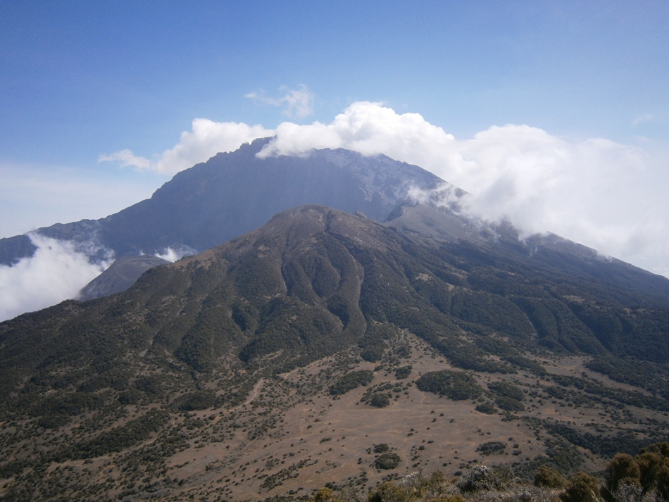 17 Day Lodge Safari and Mount Meru Hiking